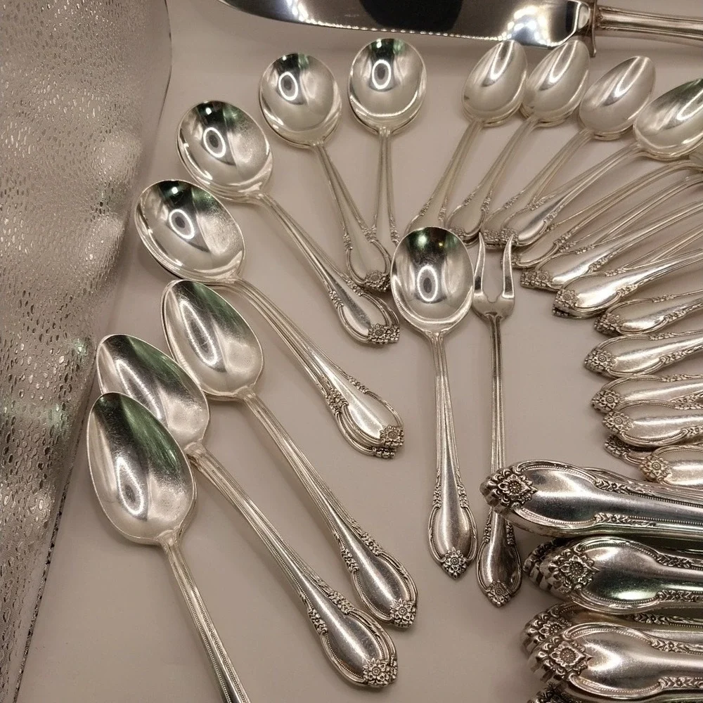 1847 Rogers Bros. IS Silverplate 